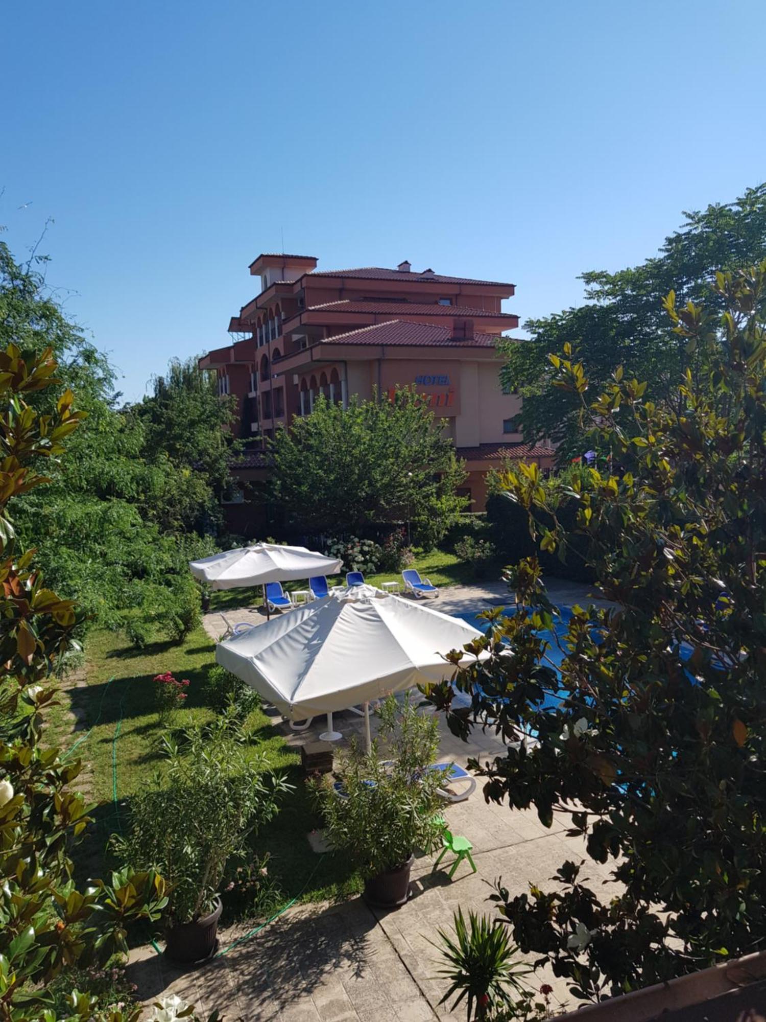 Family Hotel Magnolia Napospart Kültér fotó